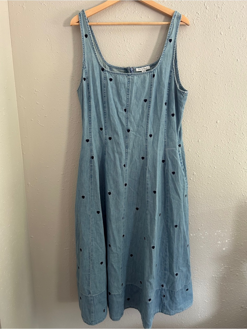 Free Assembly Sleeveless Blue Denim Midi Dress Embroidered Hearts XL - Picture 2 of 10